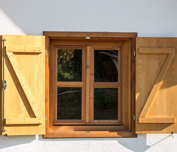 Vulc'Imper : construction fenêtre & volet roulant en bois à Clermont-Ferrand (63)